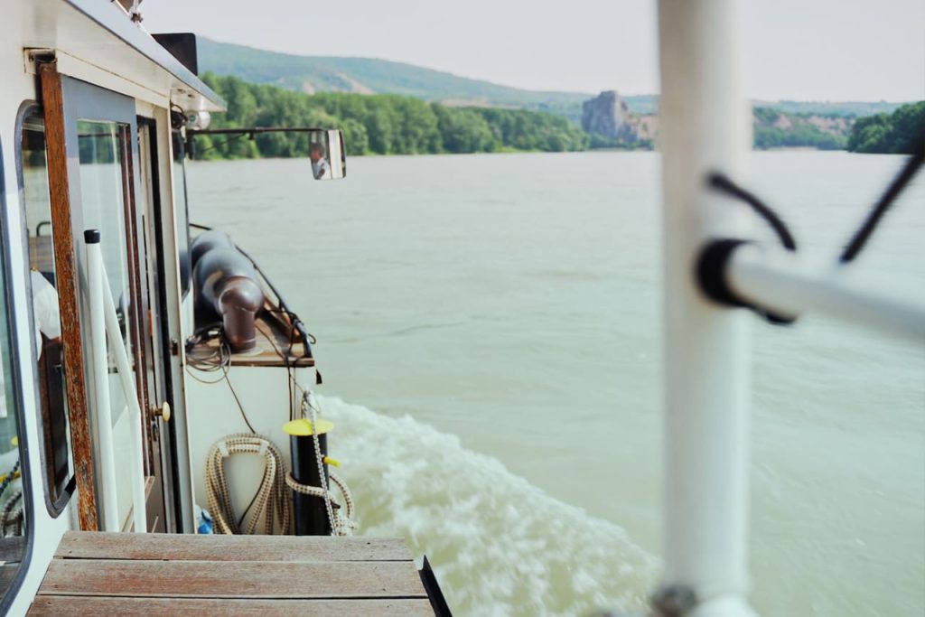 Video- & Ads-Strategie steigert Reichweite für Bestattung Himmelblau 2 schiff donaubestattung